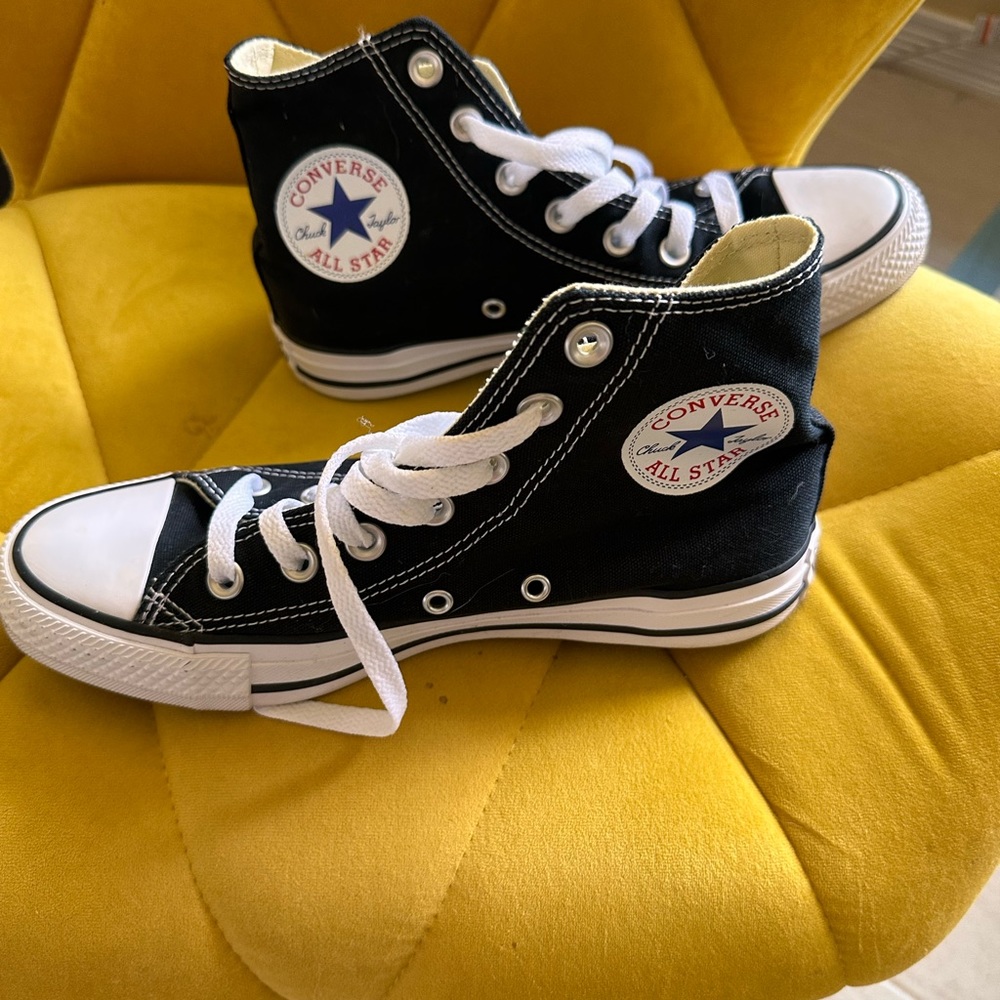 Converse Chuck Taylor All Star High Tops size 7 in women’s and size 5 in men’s